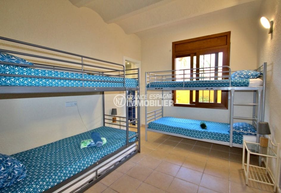 vente immobilier costa brava: villa 170 m², chambre 6 avec lits superposés 4 couchages