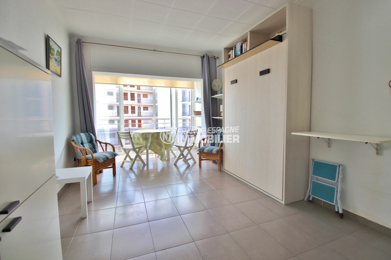 Roses - studio apartment, 50 m from Salatar beach, shared parking lot