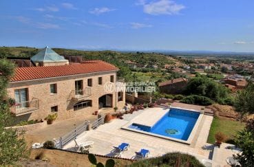 immo roses: villa avec beaucoupo de charmes en pierre, piscine et garage
