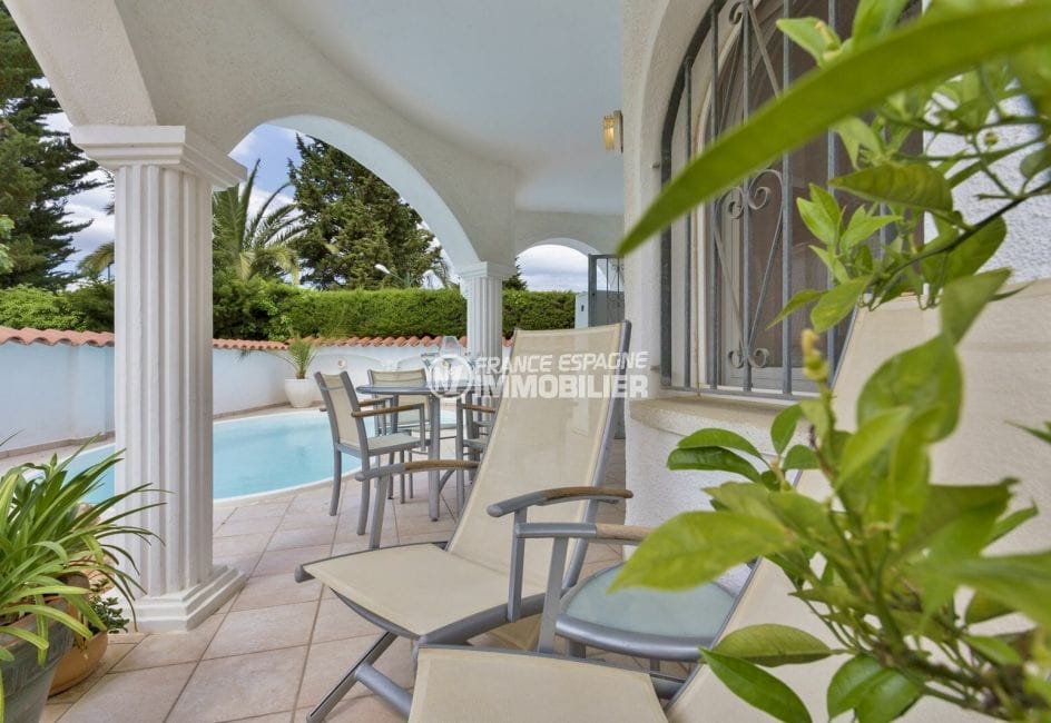 agence immobilière empuriabrava: villa 165 m², terrasse semi ouverte et piscine 6.5 m x 6.5 m