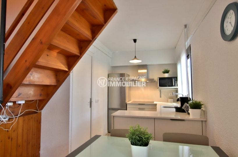 immobilier empuria brava: villa 60 m², cuisine américaine ouverte sur le salon / séjour