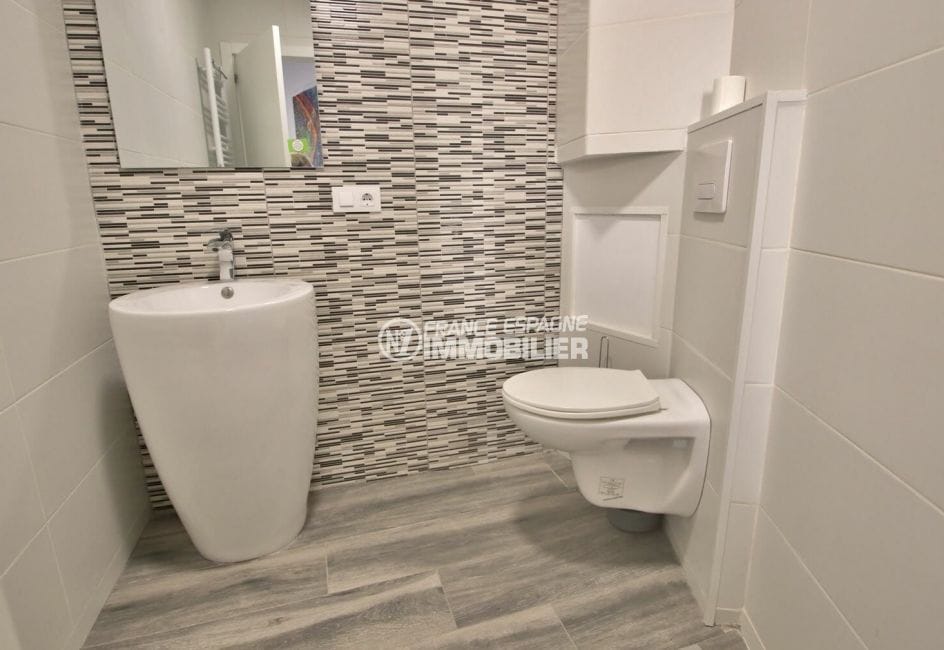 vente immobiliere espagne costa brava: villa 91 m², toilettes indépendantes avec lavabo