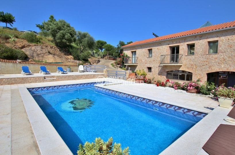 achat villa costa brava, charme rosas, grand terrain de 3285 m² avec piscine de 9 m x 4 m