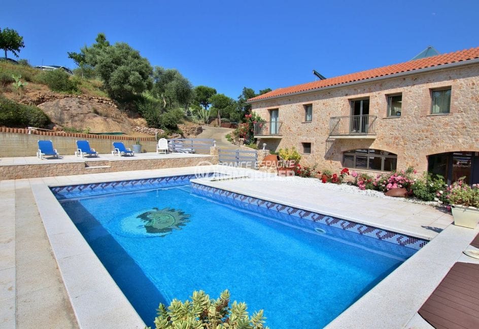 achat villa costa brava, charme rosas, grand terrain de 3285 m² avec piscine de 9 m x 4 m
