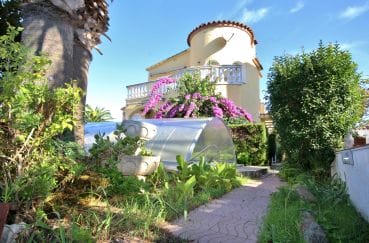 maison a vendre empuria brava, vue sur le canal avec amarre, piscine et garage