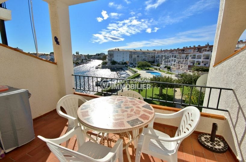 agence empuriabrava, vend appartement 53 m² + parking, aperçu de la terrasse avec jolie vue canal