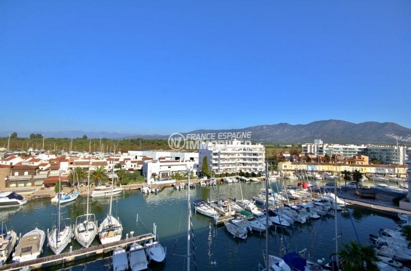 immo roses: appartement 55 m², jolie vue sur la marina depuis la terrasse