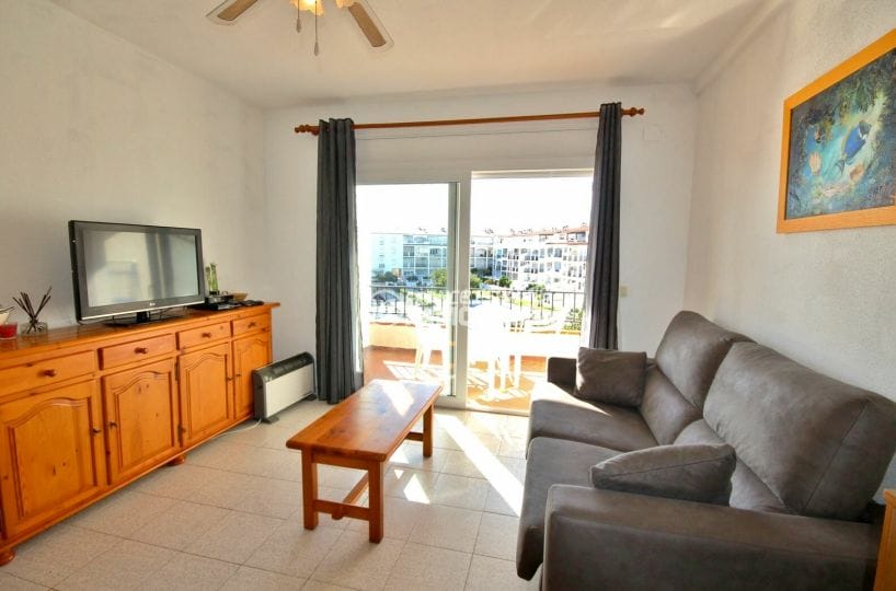 achat appartement empuriabrava, proche plage, salon / séjour avec rangements accès terrasse