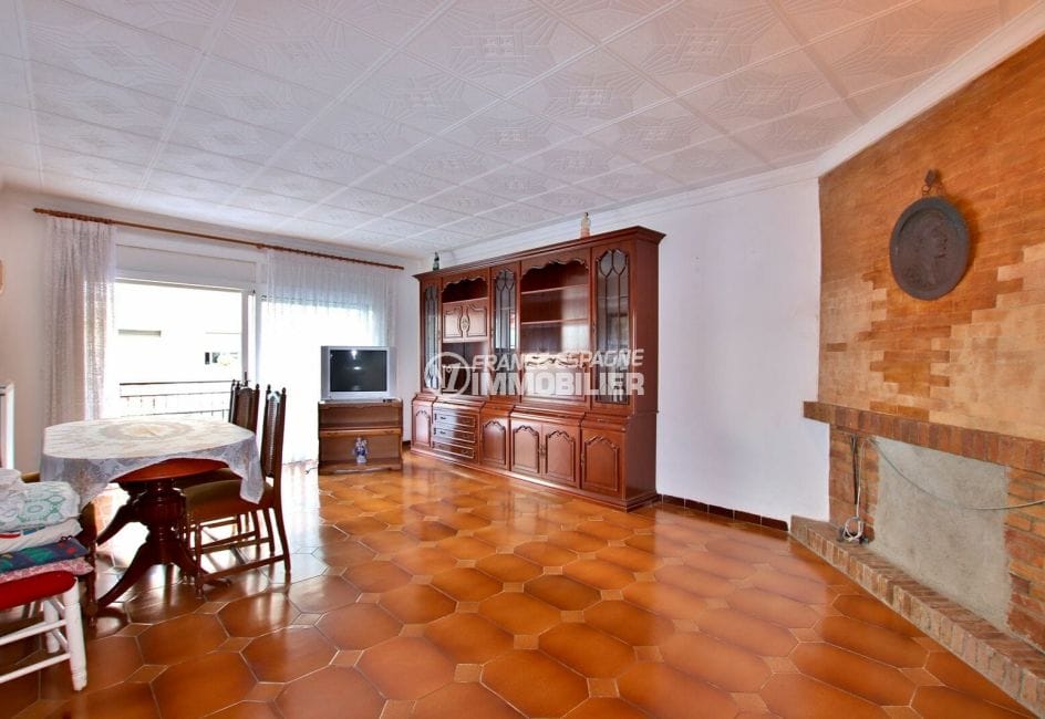 vente immobilier rosas espagne: villa 260 m², salon / séjour avec cheminée accès terrasse