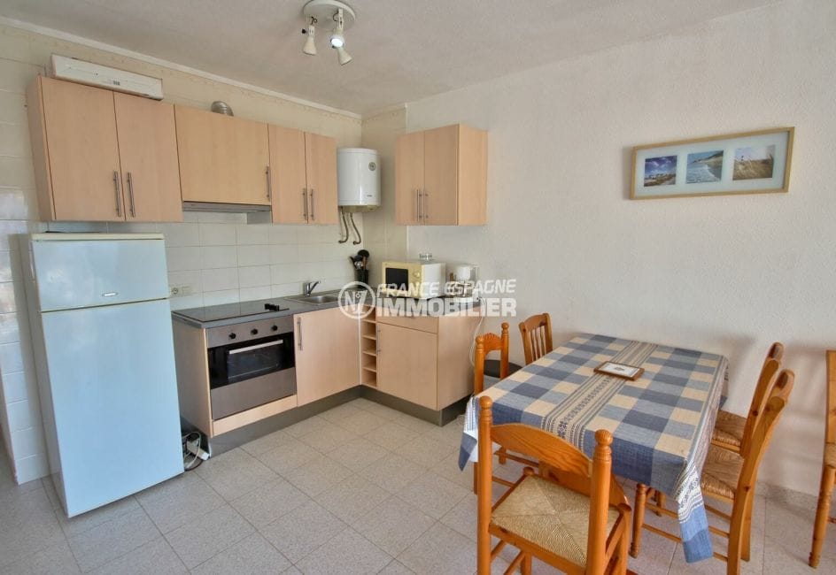 appartement a vendre a empuriabrava espagne: appartement 53 m², coin cuisine ouvert sur le salon / séjour