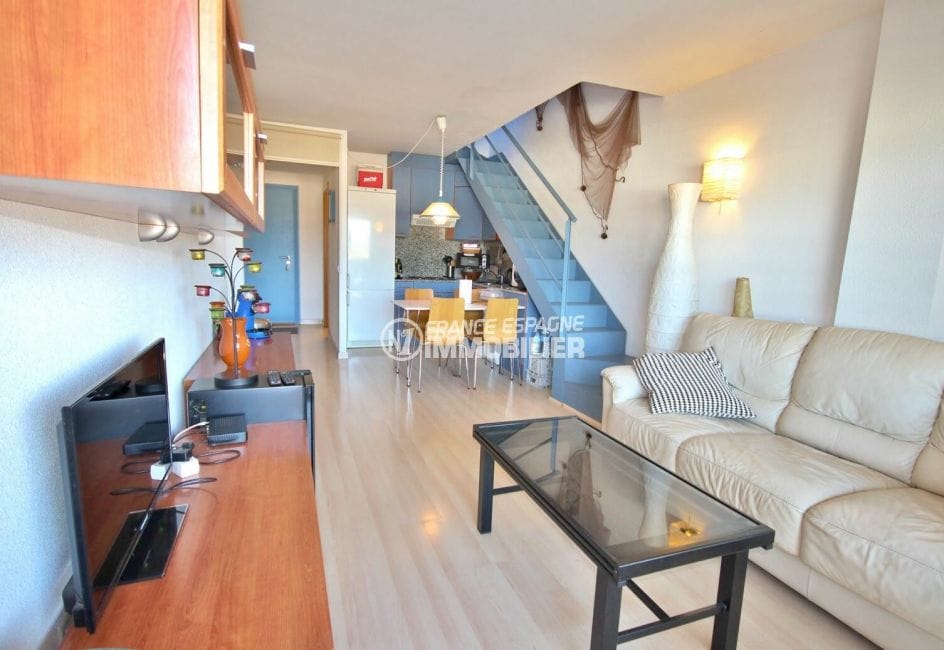 agence immobiliere costa brava: appartement 55 m², salon / séjour avec cuisine ouverte