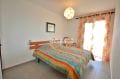 roses immobilier: appartement 67 m², première chambre lumineuse avec lit double