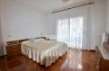 roses immobilier: villa 260 m², première chambre avec lit double accès terrasse