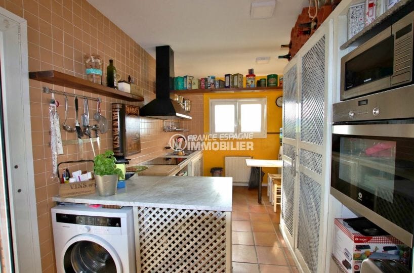 vente immobilière rosas: villa 154 m², cuisine semi ouverte équipée avec rangements
