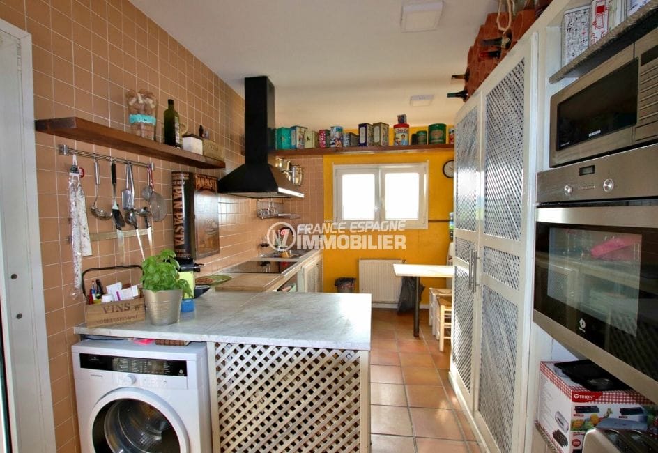 vente immobilière rosas: villa 154 m², cuisine semi ouverte équipée avec rangements