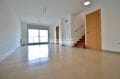 agence immobiliere costa brava: appartement 188 m², salon / séjour accès terrasse vue sur les escaliers