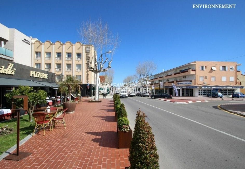 apartment close to shops 50 m and 100 m from the beach, costa brava