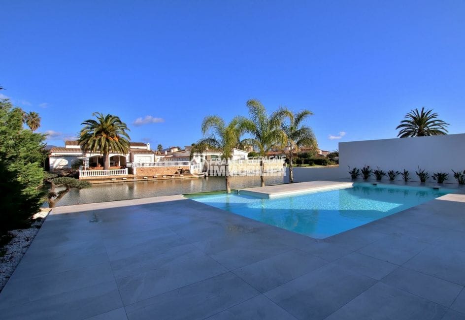 agence immobiliere empuriabrava: villa 334 m², piscine au clore, possiblité au sel