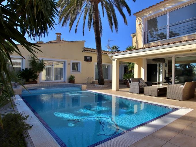 maison a vendre empuria brava, avec piscine, garage / parking et amarre proche plage