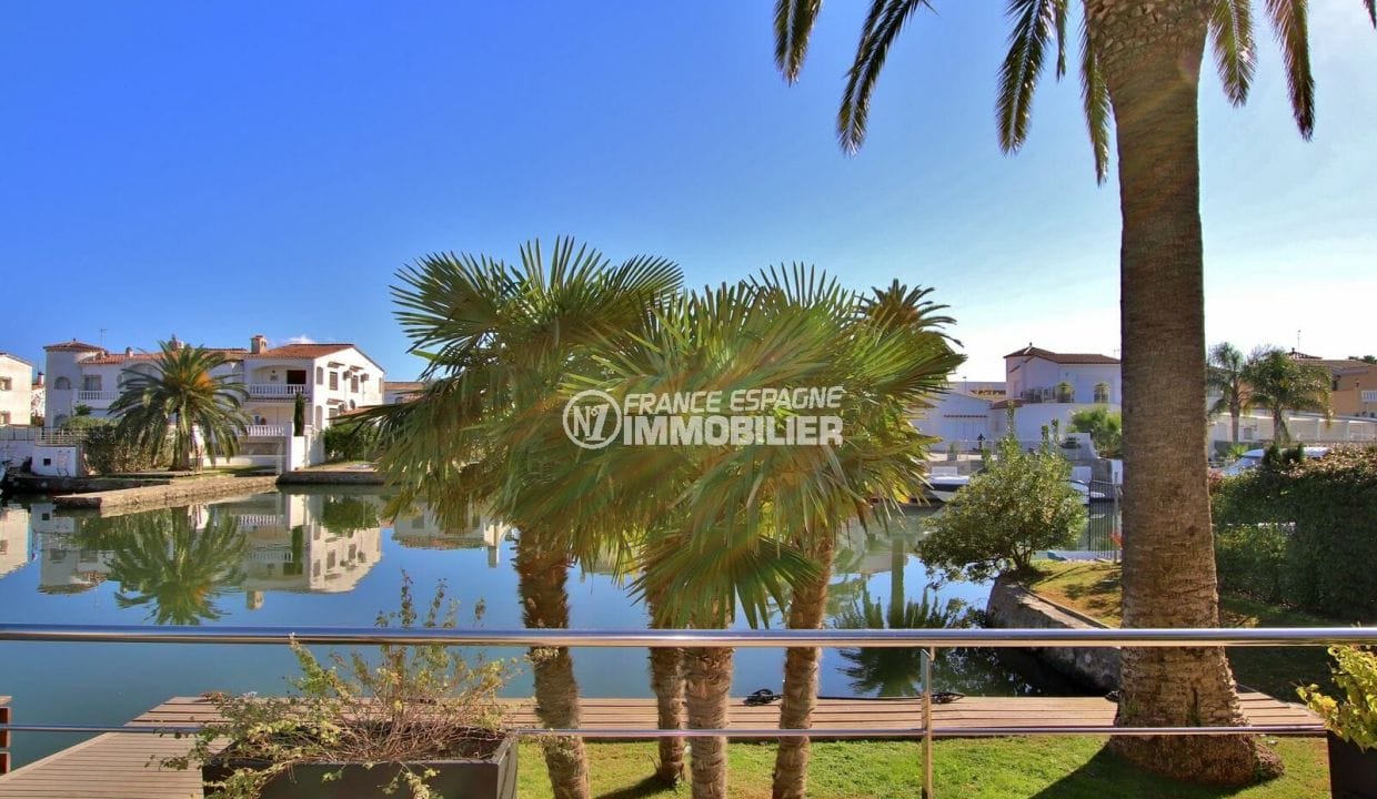 house for sale empuriabrava, swimming pool, view of the grand canal 14 m mooring