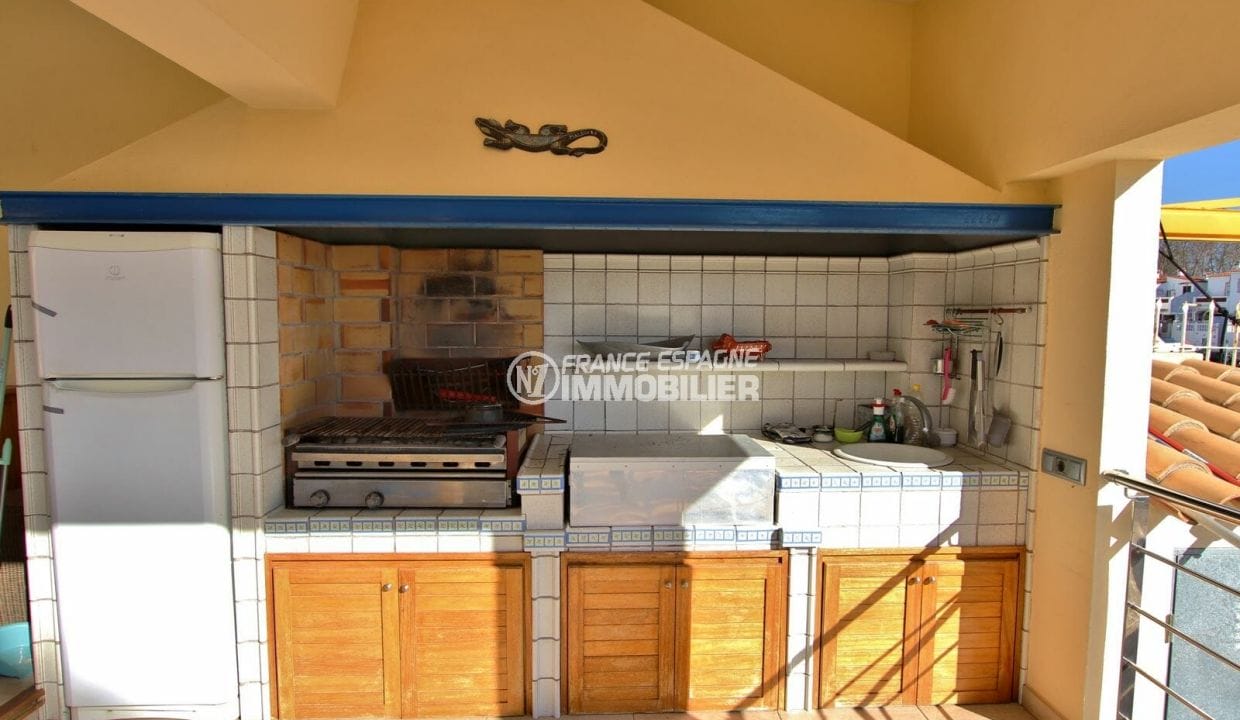 real estate costa brava: villa 282 m², fitted summer kitchen