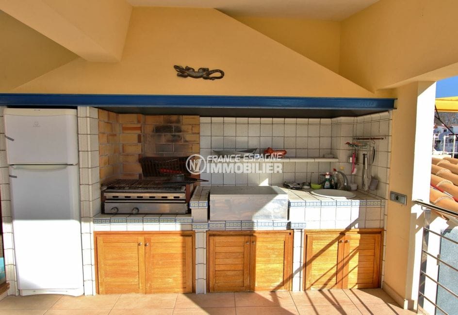 immo empuria: villa 282 m², cuisine d'été aménagée et équipée