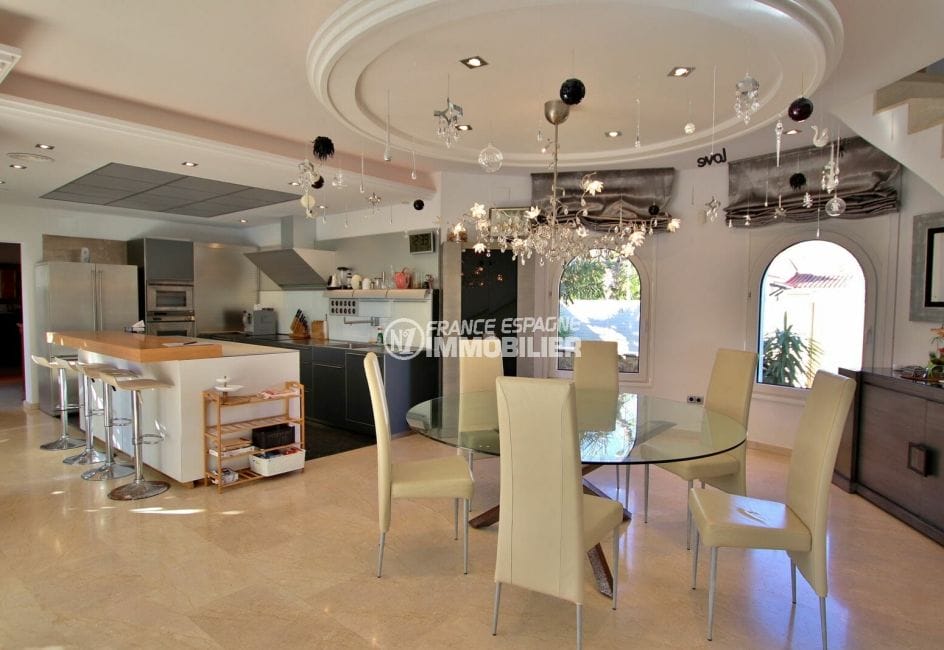 vente empuriabrava: villa 282 m², cuisine américaine équipée ouverte sur le salon