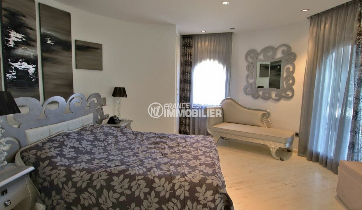 house for sale spain, empuriabrava, first master suite with terrace access