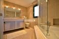 costa brava house: villa 280 m², salle de bains avec baignoire, double vasque et wc