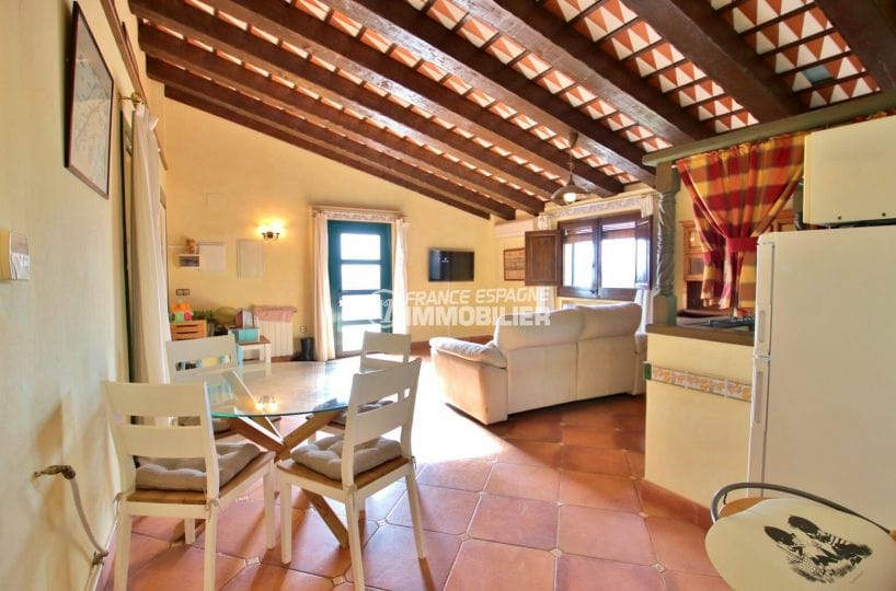 vente immobiliere espagne costa brava: villa 280 m² salon / séjour avec cuisine ouverte appartement indépendant