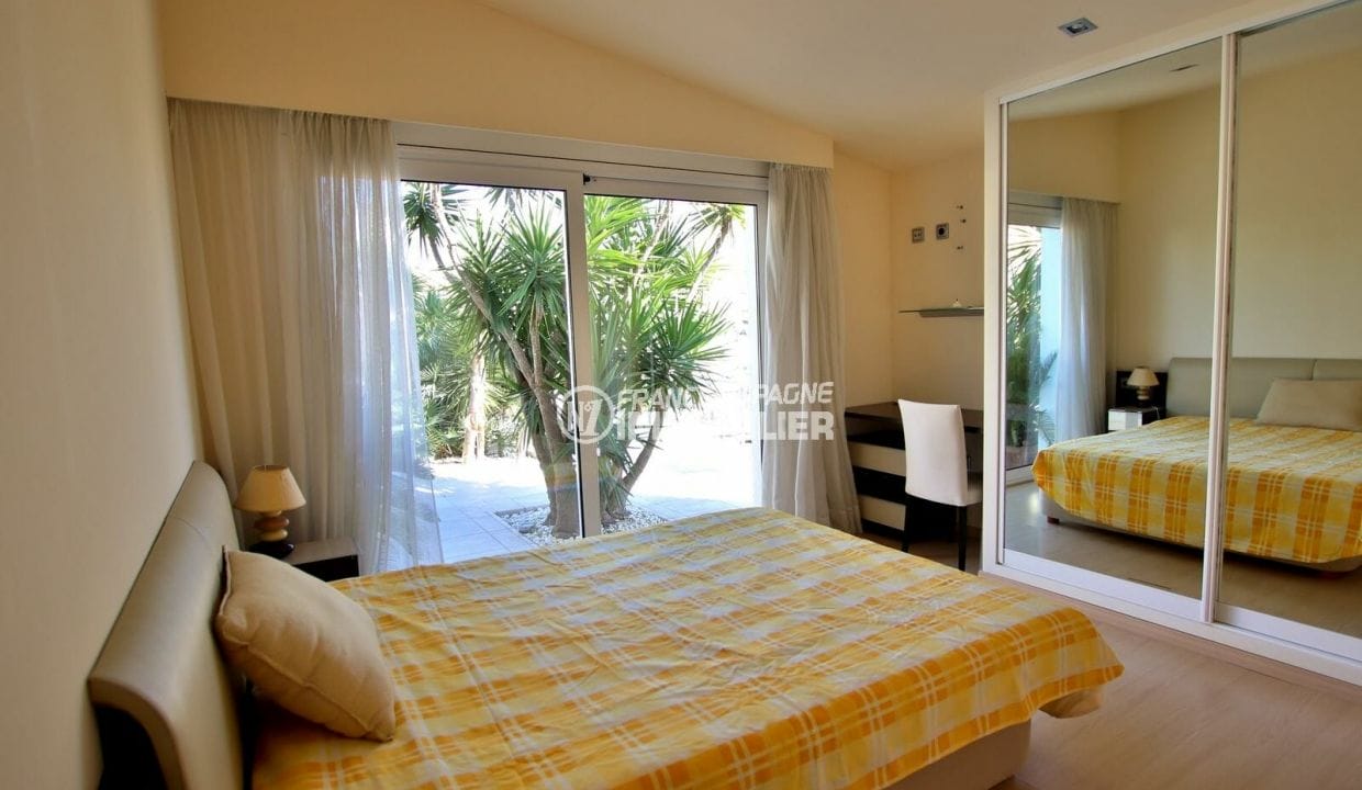 buy house costa brava, swimming pool, third master suite with terrace access