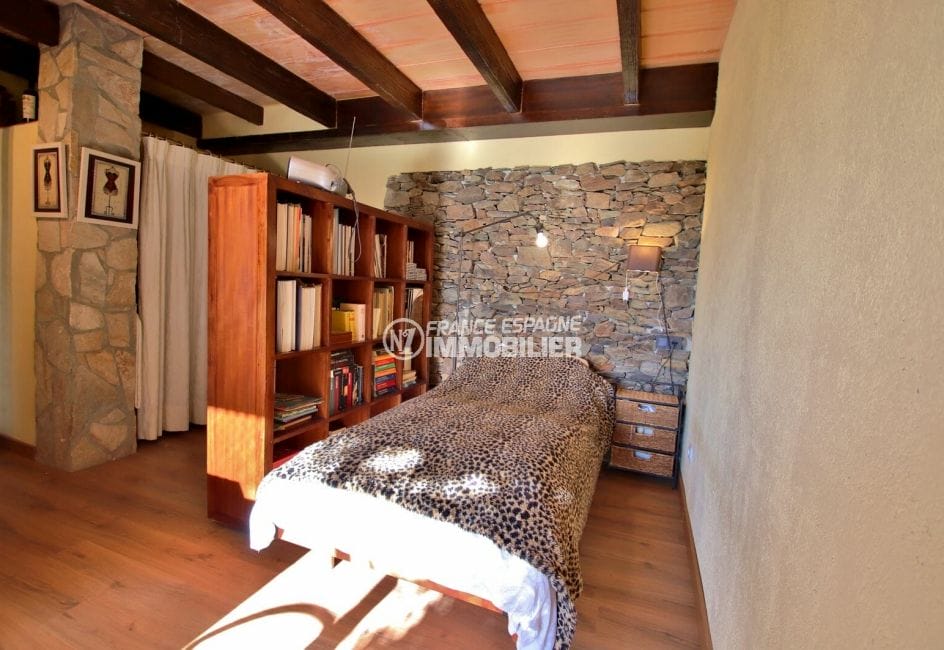 vente villa costa brava, villa 280 m², chambre à coucher avec dressing dans appartement indépendant