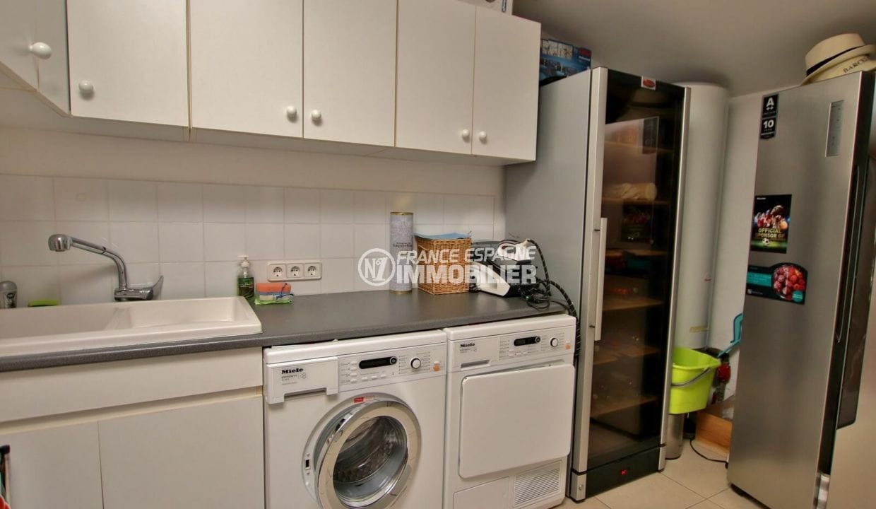 buy house spain costa brava, mooring, laundry room with water point and storage space