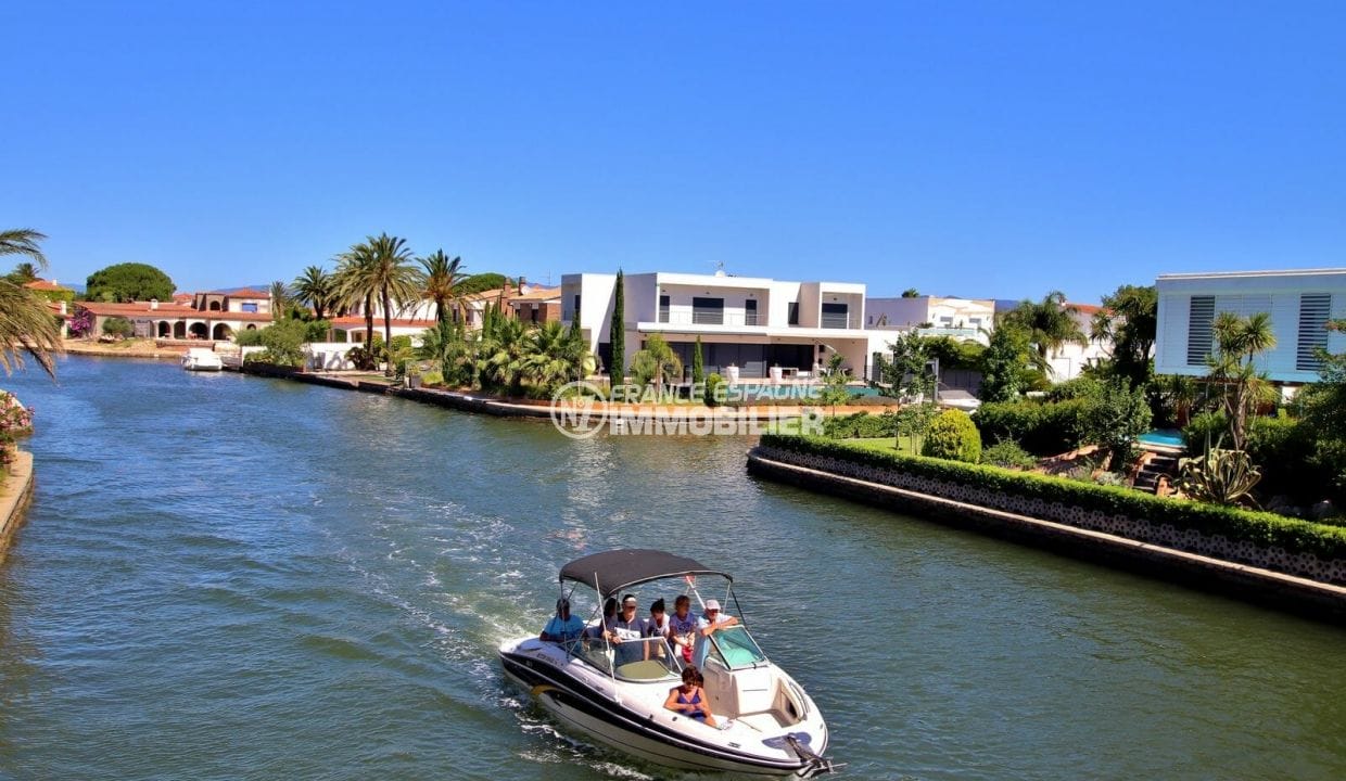 view of one of empuriabrava&#039;s nearby canals 