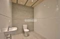 agence immobiliere costa brava espagne: commerce 60 m², toilettes prioritaires handicapés avec lavabo