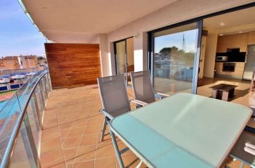 vente appartement rosas, piscine communautaire, grande terrasse de 18 m² avec vue marina, proche plage