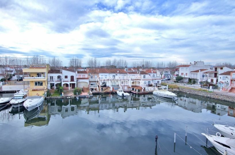 appartement a vendre empuriabrava, vue sur canal, exposition sud-ouest