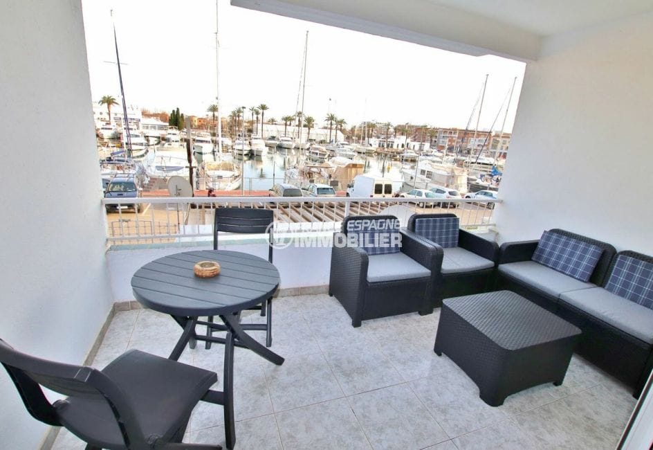 apartment for sale empuriabrava, 46 m² canal view, living room with nice terrace