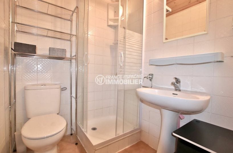 empuriabrava property: appartement 28 m² vue mer, salle d'eau avec douche et wc