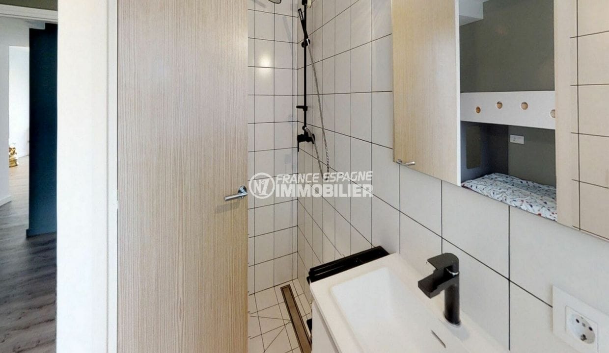 vente maison empuriabrava avec amarre, 178 m², salle d'eau avec douche à l'italienne