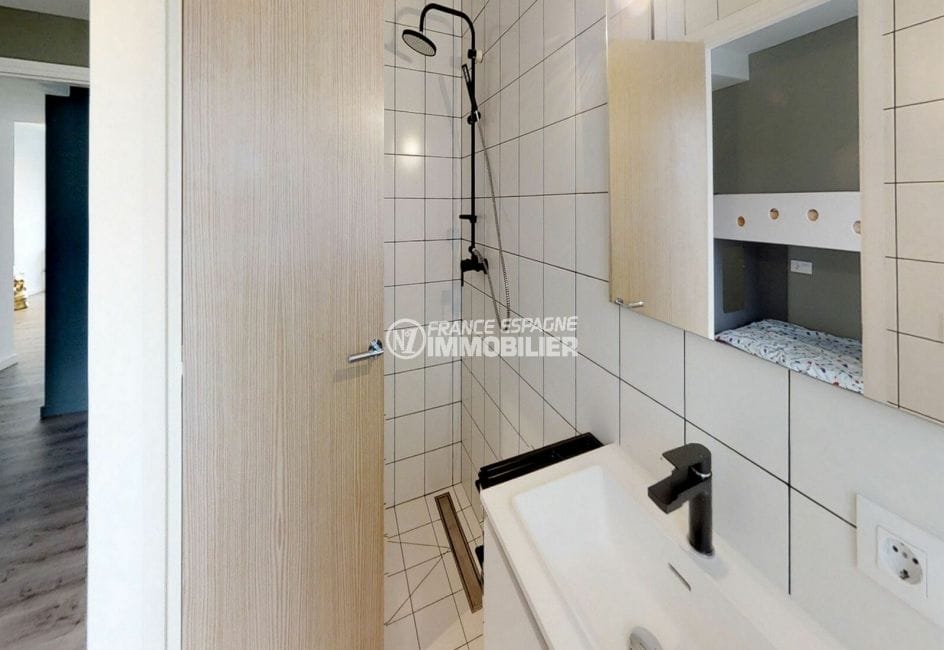 vente maison empuriabrava avec amarre, 178 m², salle d'eau avec douche à l'italienne