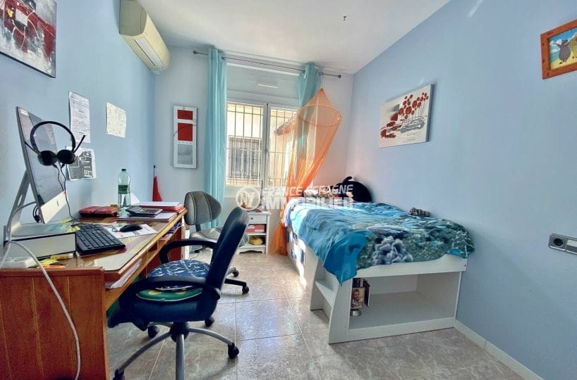 immocenter empuriabrava: villa 136 m², 2° chambre à coucher lumineuse (clim dans toutes les chambres)