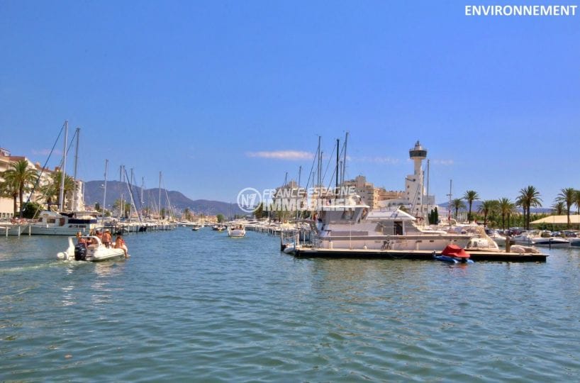 port de plaisance d&#039;empuriabrava avec ses magnifiques bateaux