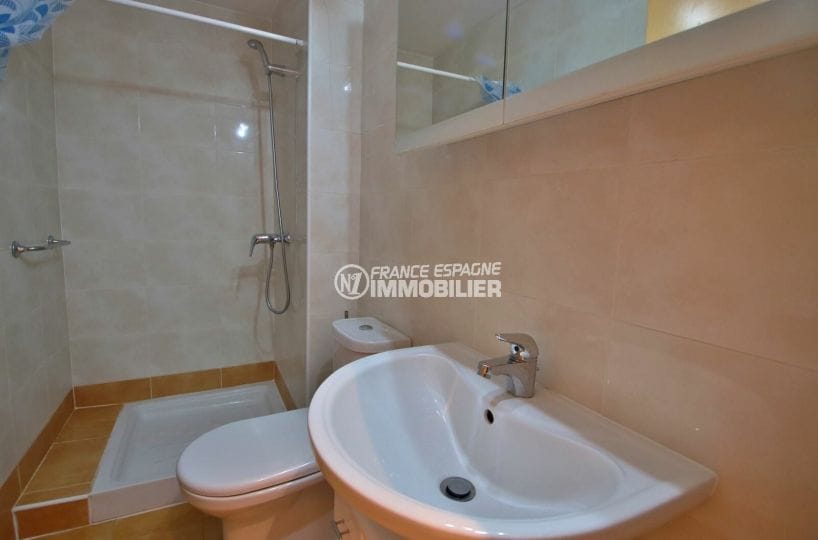 vente immobilier rosas espagne: appartement 100 m², salle d'eau avec douche et wc