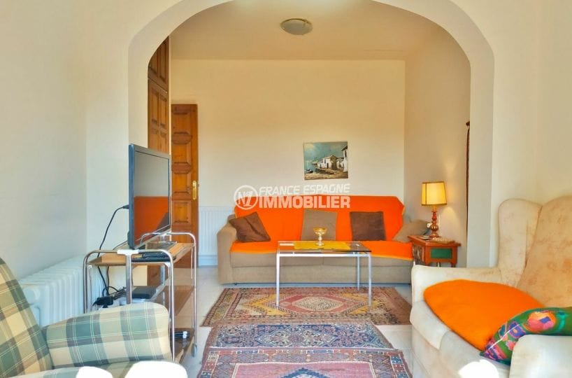 maison a vendre espagne bord de mer, 200 m² avec amarre, beau salon avec voûte