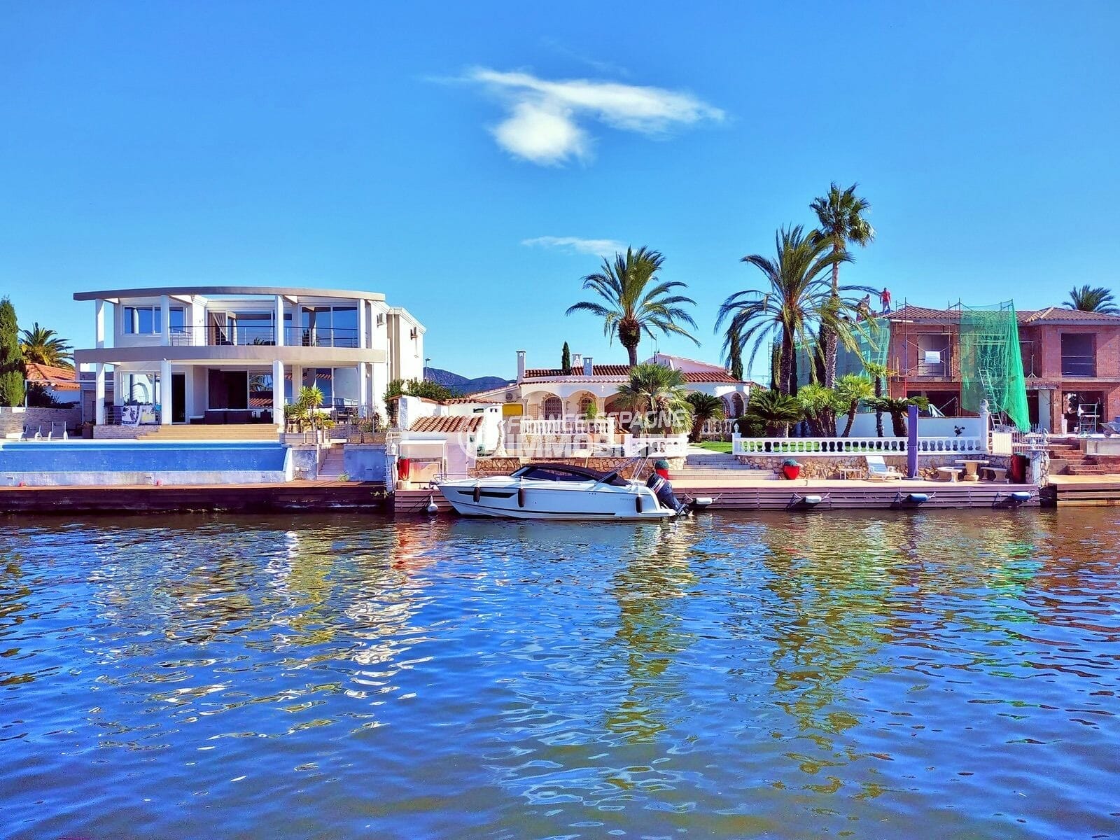 maison a vendre empuriabrava avec amarre, 168 m² avec terrasse vue canal, terrain 405 m², proche plage