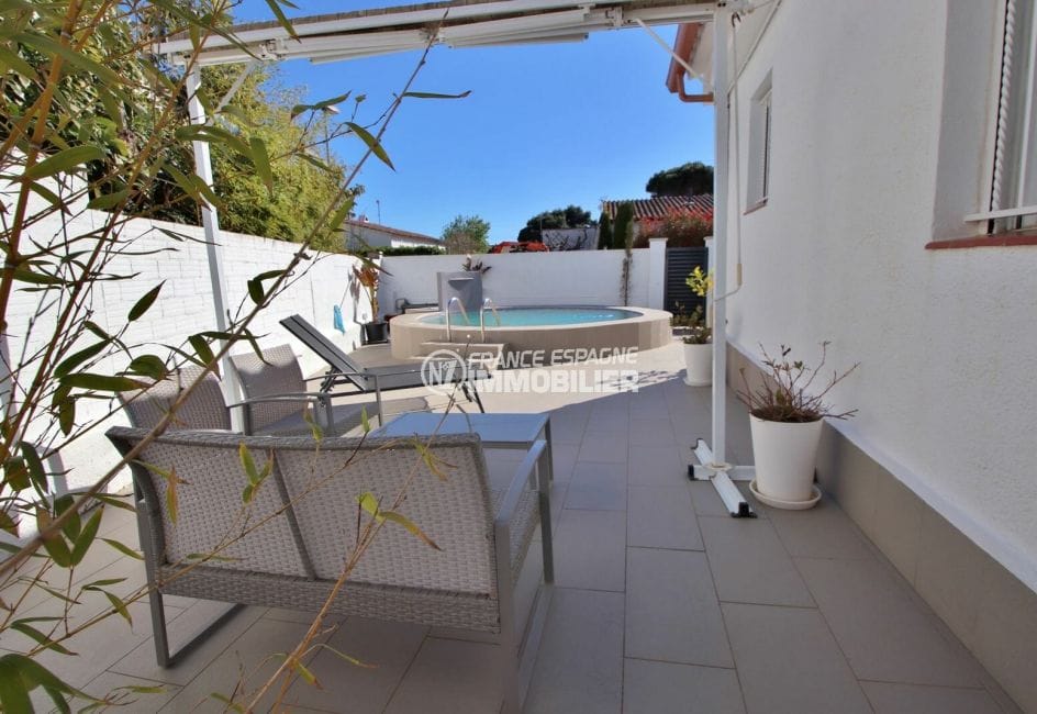 maison a vendre rosas, villa 76 m², belle piscine avec auvent rétractable