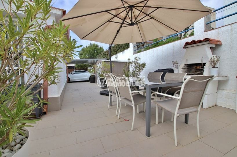 roses espagne: villa 76 m², aménagement pour diner avec barbecue, abris voitures