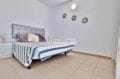 agence immobiliere roses: appartement 51 m², chambre avec lit double, applique murale