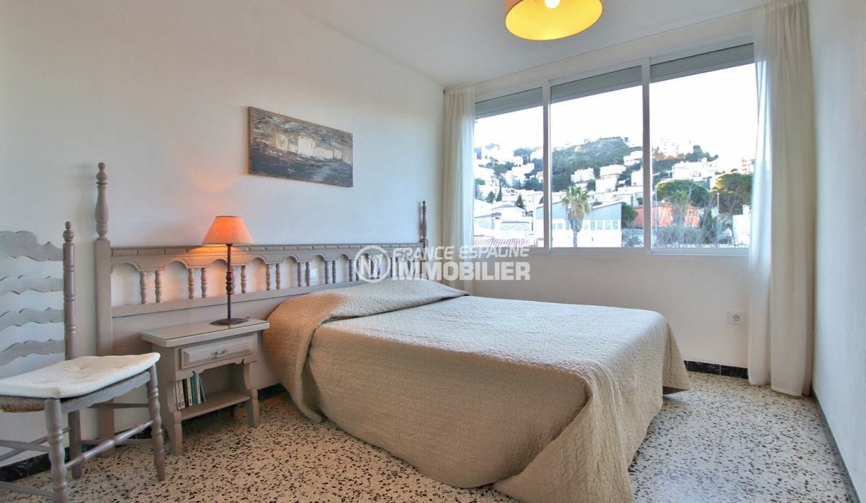 agence immobiliere costa brava: appartement 81 m², 2° chambre lumineuse, lit double